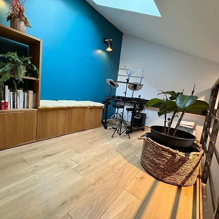 Like A Little House In The Center Of Apartment Paris